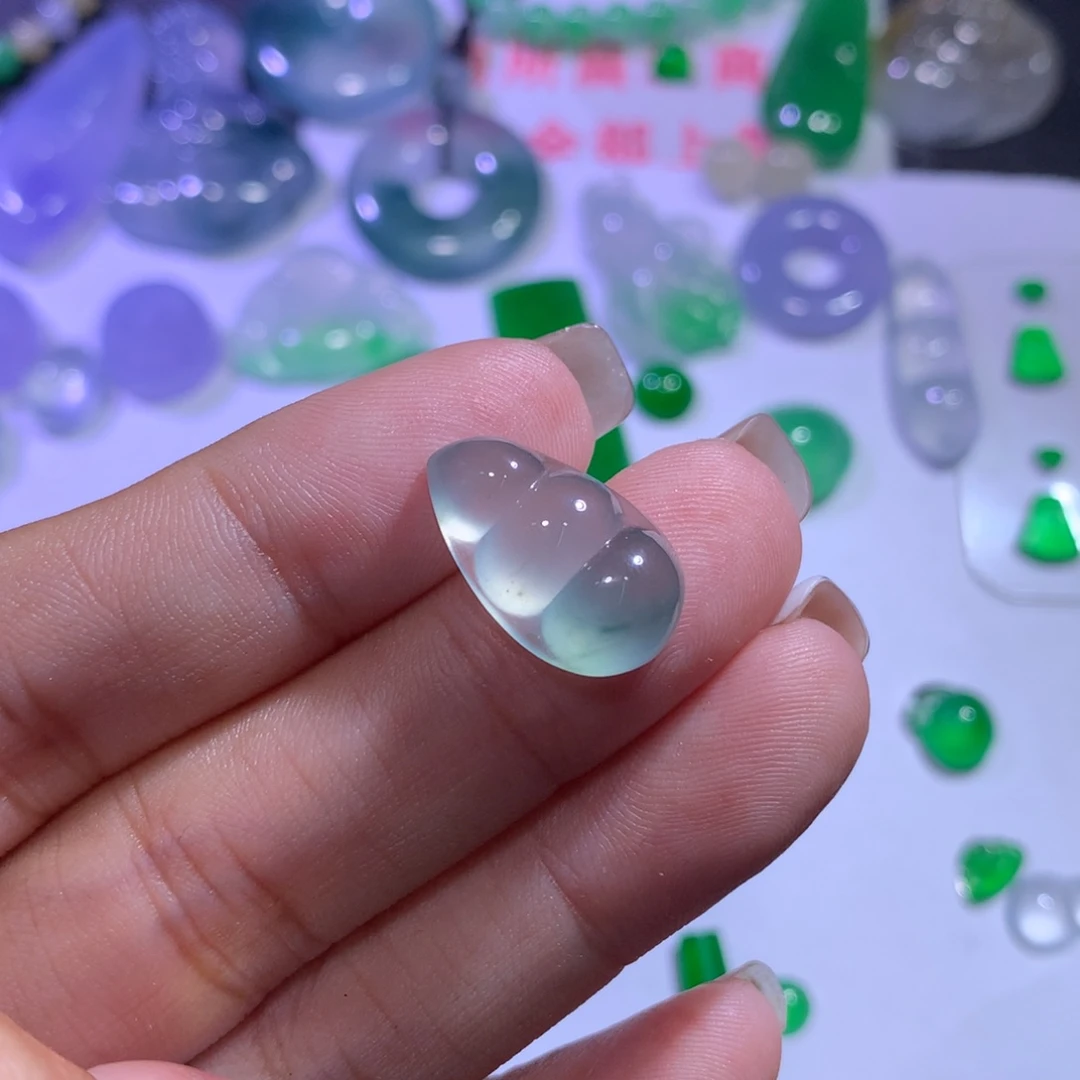 翡翠颈饰未镶嵌豆