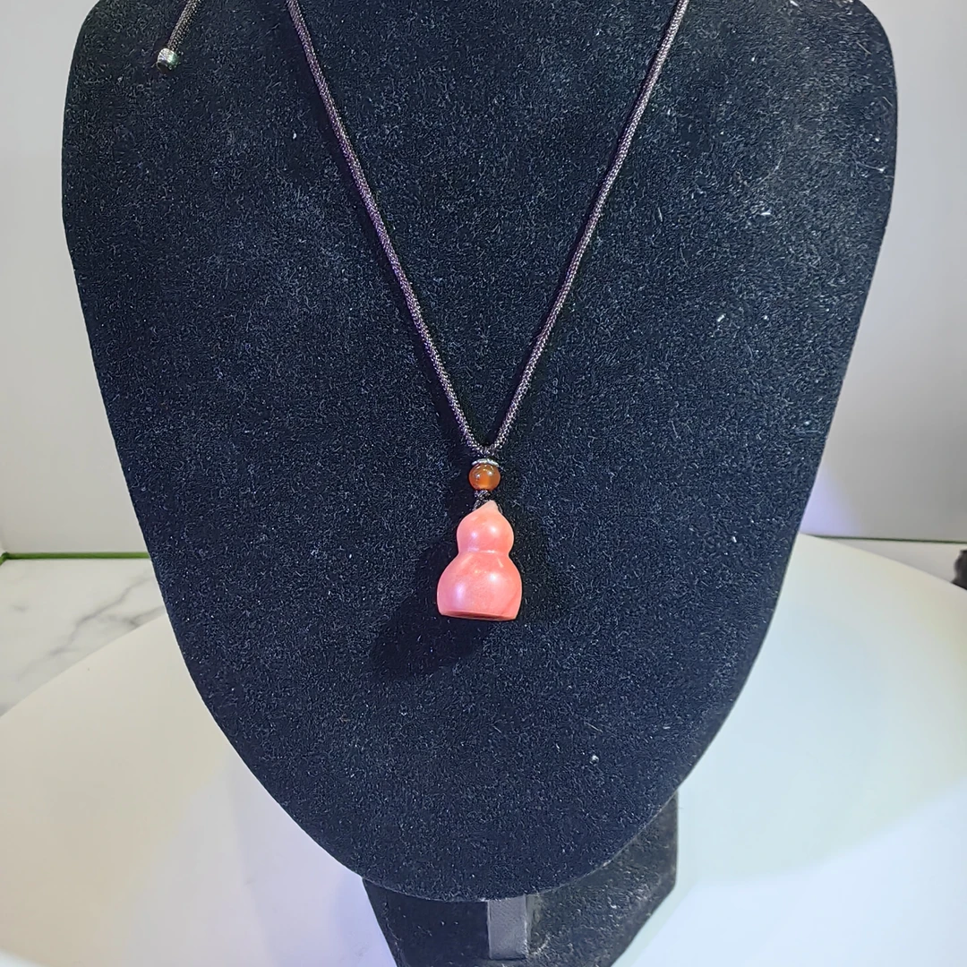 全手工雕刻的寿山石挂件