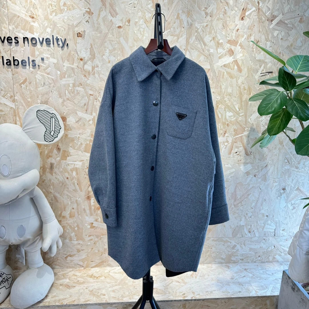 prada 普拉达 羊毛三角标灰色夹克外套/99新/cl00211