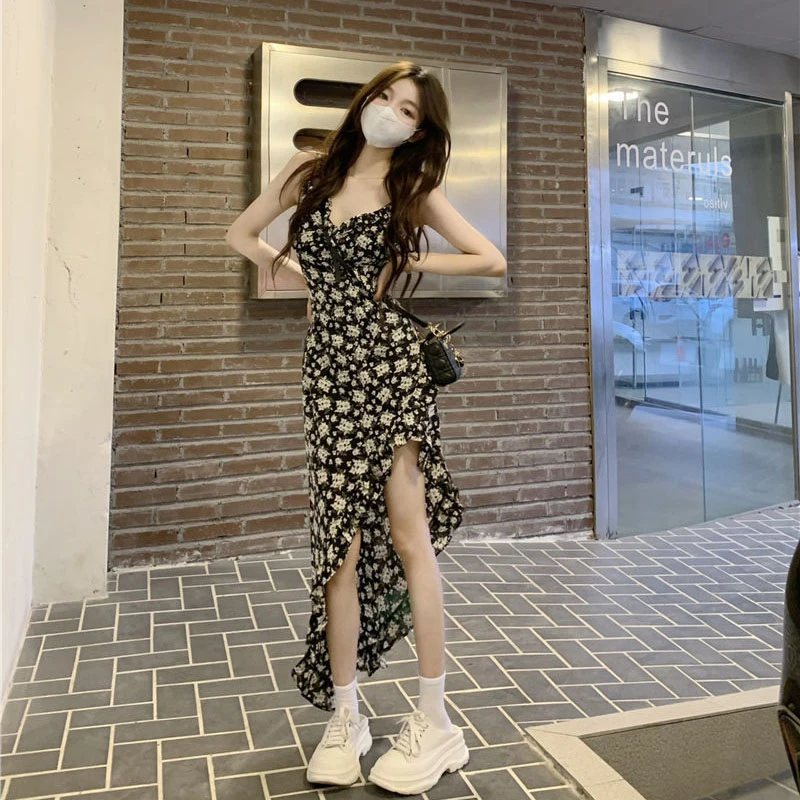 不规则开叉碎花吊带连衣裙女春秋季新款复古荷叶边中长款A字裙裙