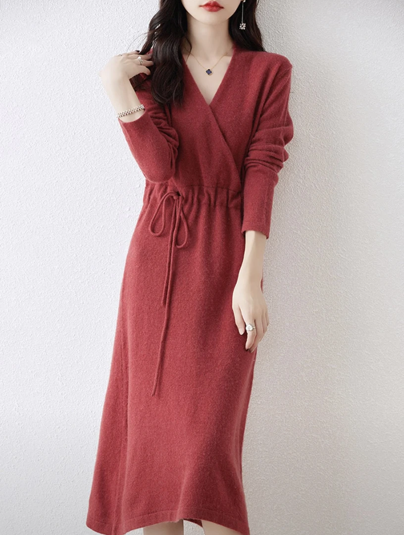 秋冬新款纯羊毛秋冬交叉V领针织连衣裙收腰过膝毛衣裙子中长款