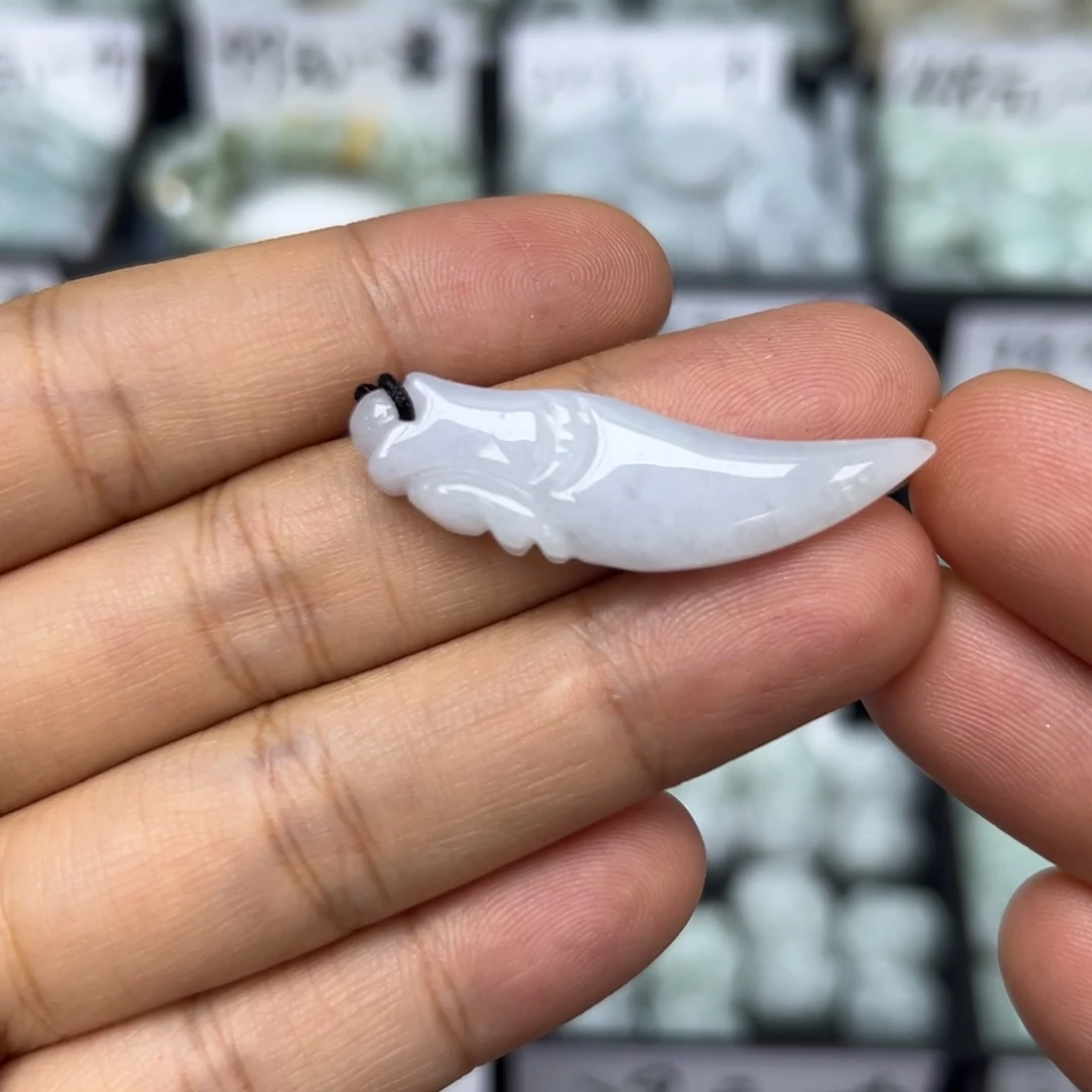翡翠颈饰未镶嵌小龙牙