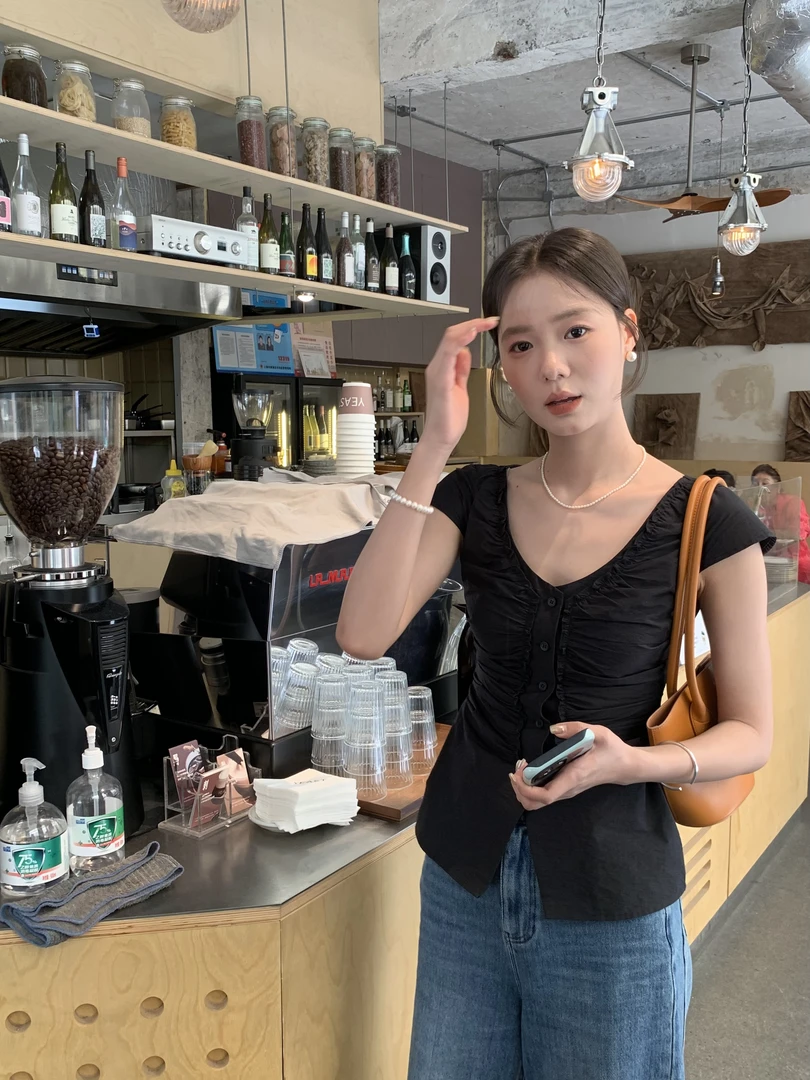 【现货】DH OFFICIAL 大花【卡罗琳】韩范文艺生 设计感小飞袖上衣