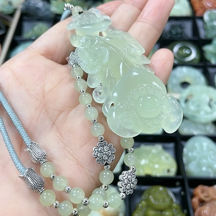 蛇纹石玉颈饰未镶嵌