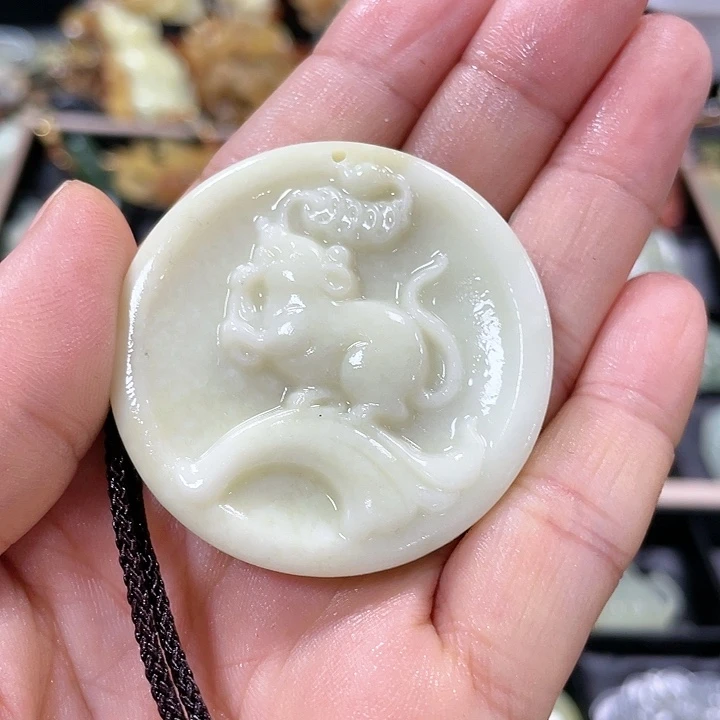 蛇纹石玉颈饰未镶嵌