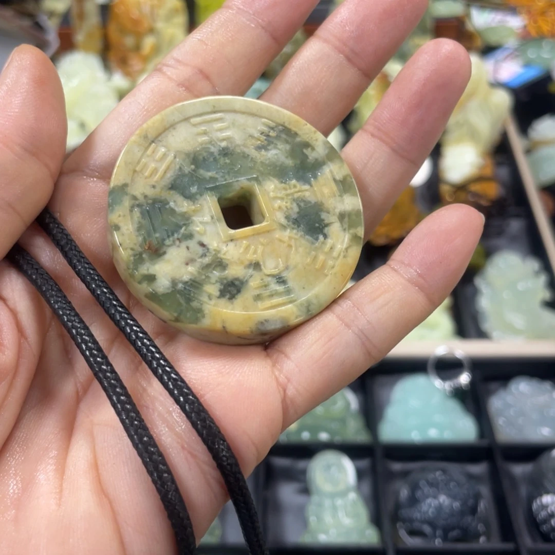 蛇纹石玉颈饰合金