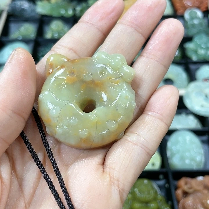 蛇纹石玉颈饰未镶嵌