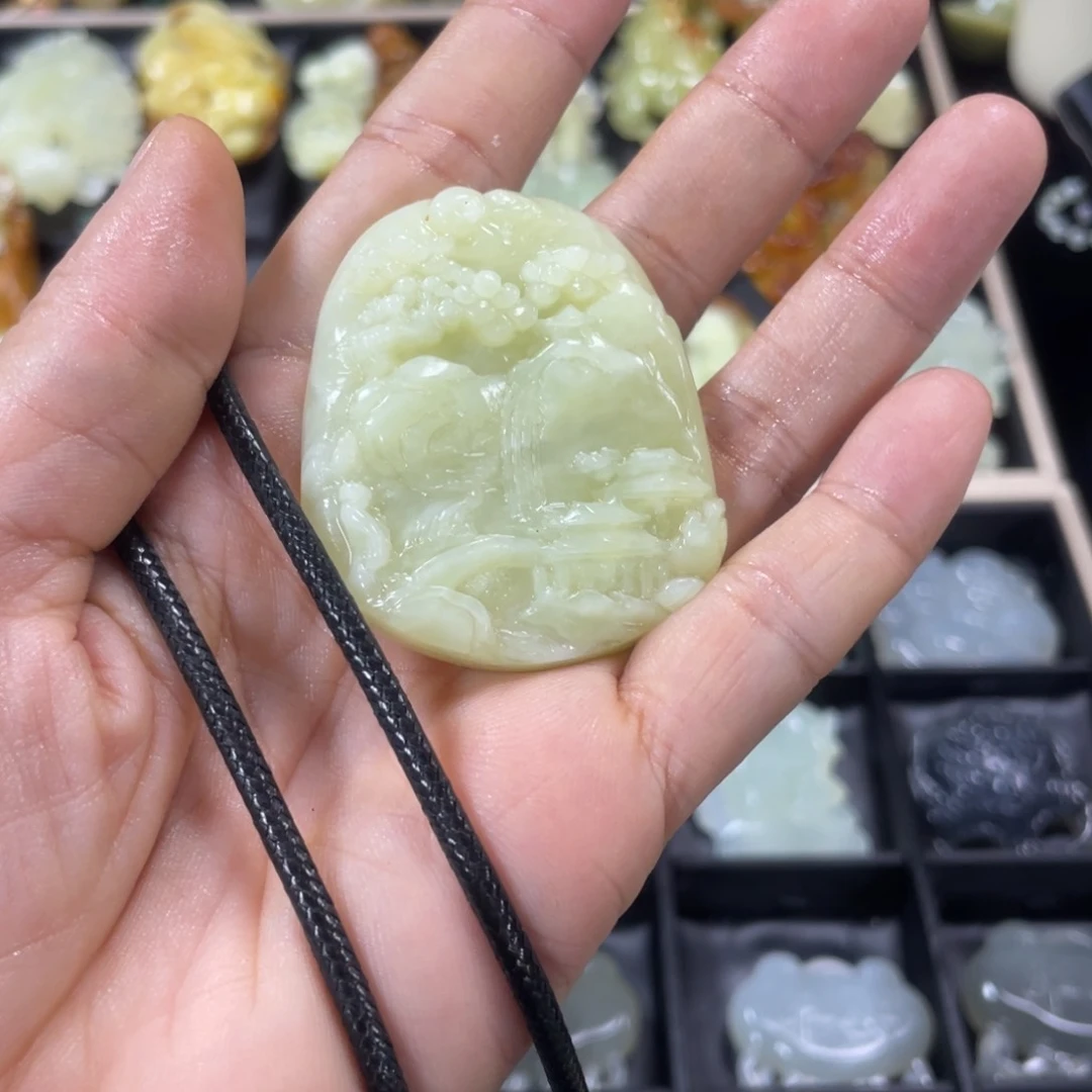 蛇纹石玉颈饰合金