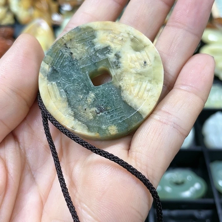 蛇纹石玉颈饰未镶嵌