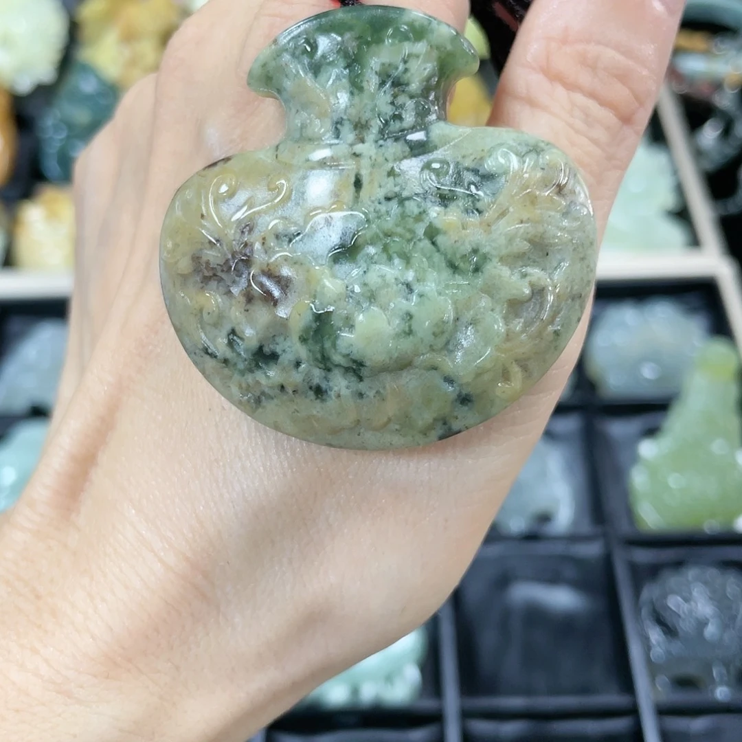 蛇纹石玉颈饰合金