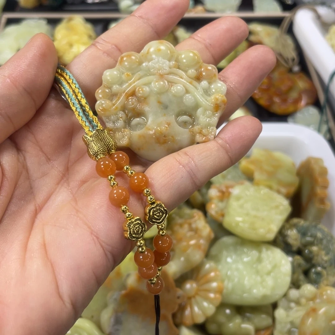 蛇纹石玉颈饰未镶嵌