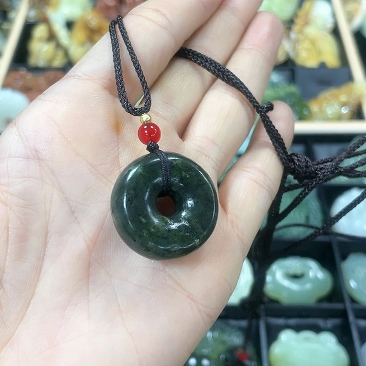 蛇纹石玉颈饰未镶嵌