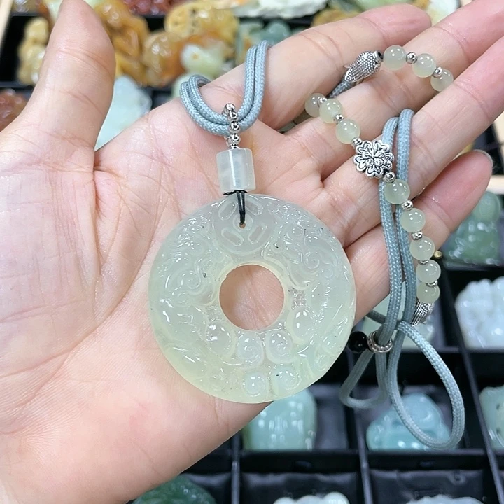 蛇纹石玉颈饰未镶嵌