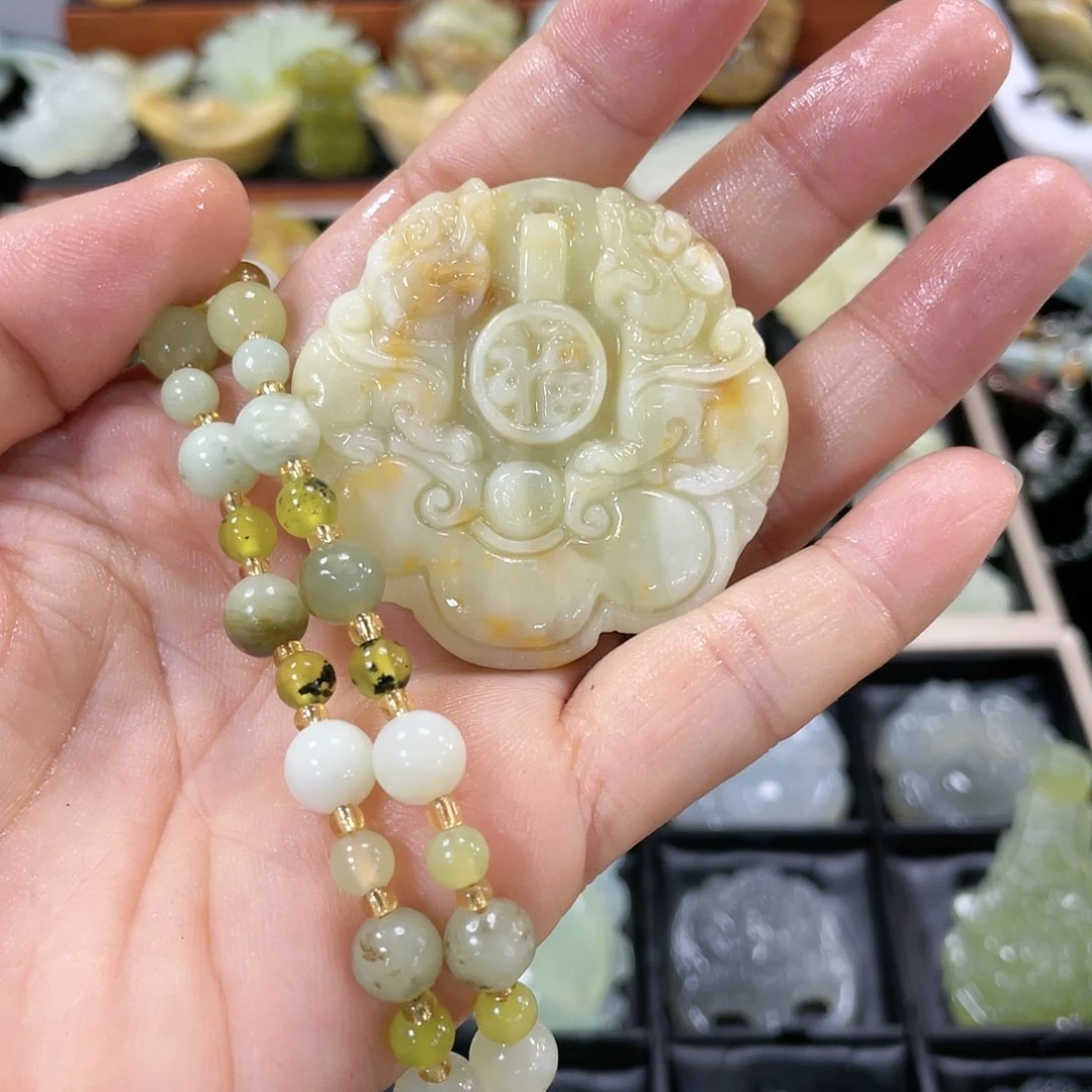 蛇纹石玉颈饰未镶嵌