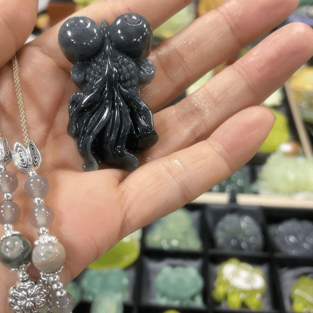 蛇纹石玉颈饰合金