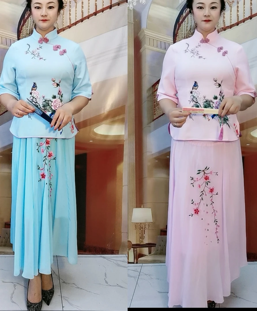 彩绘旗袍盘扣上衣和刺绣裙