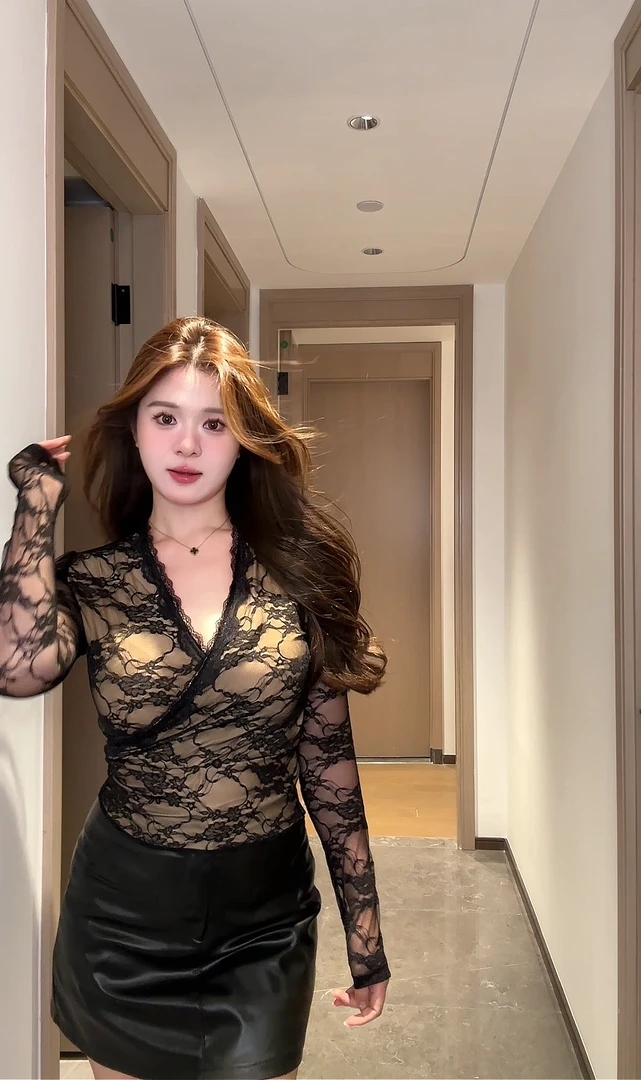胖MM大码黑色长袖v领蕾丝衫轻熟风性感辣妹纯欲修身加绒内搭T恤