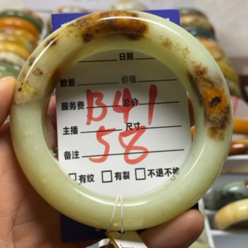 【闪购商品】蛇纹石玉手镯未镶嵌鱼****?