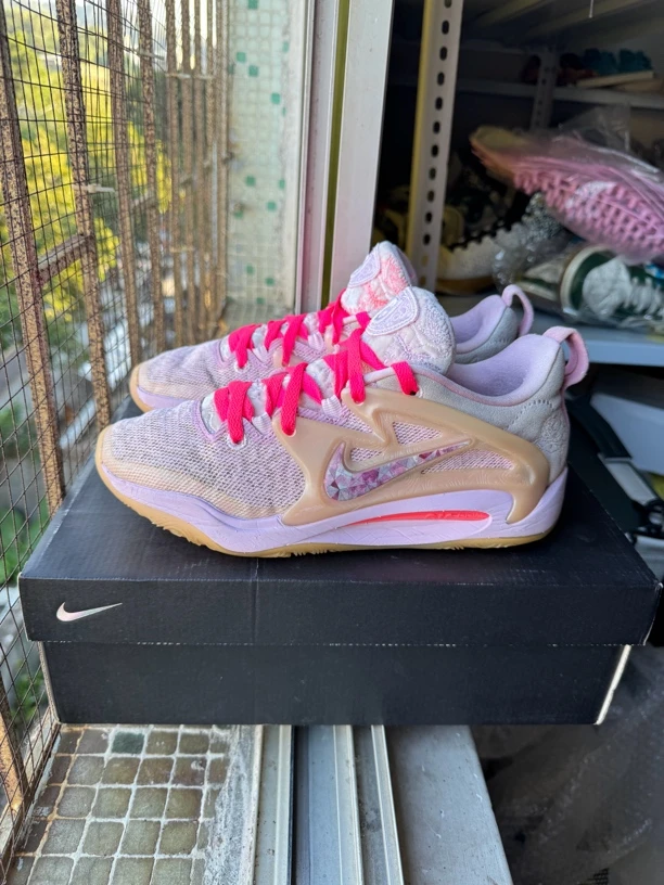 40.5码/KD15乳腺癌粉 9新成色 公价3699 鞋底发黄 篮球鞋