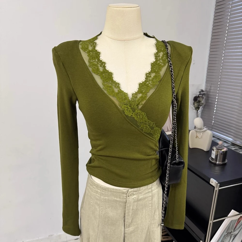 蕾丝边V领修身T恤女秋冬新款垫肩磨毛加绒洋气交叉内搭打底衫上衣
