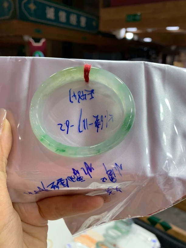 天然缅甸翡翠手镯A货