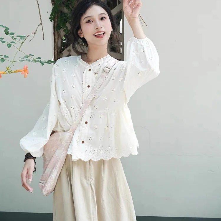 20241法式复古白色花朵衬衫叠穿内搭设计感小个子打底衬衣女夏