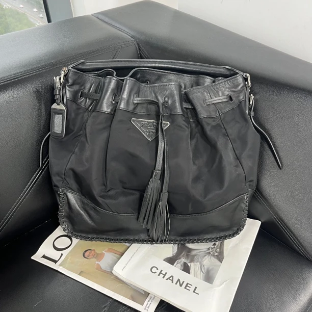 95新 Prada/普拉达 捐金沉珠/抽绳水桶包