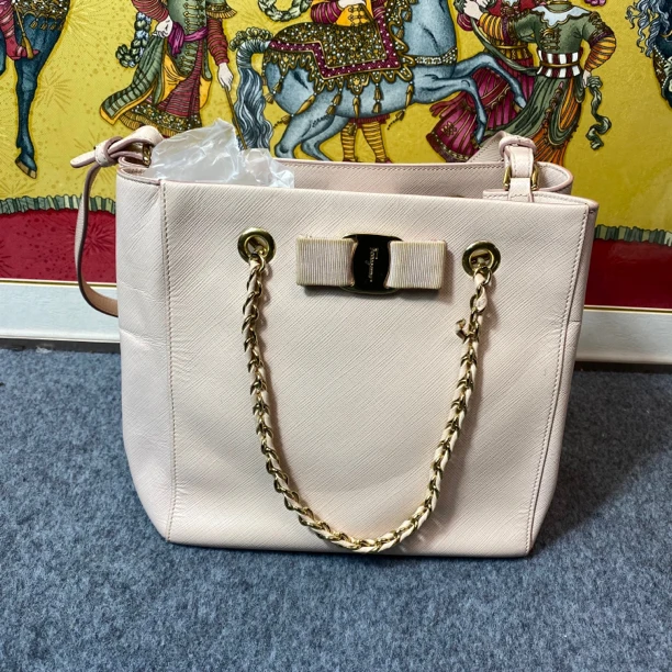 95新  捐金沉珠/菲拉格慕/Ferragamo/单肩包3465979