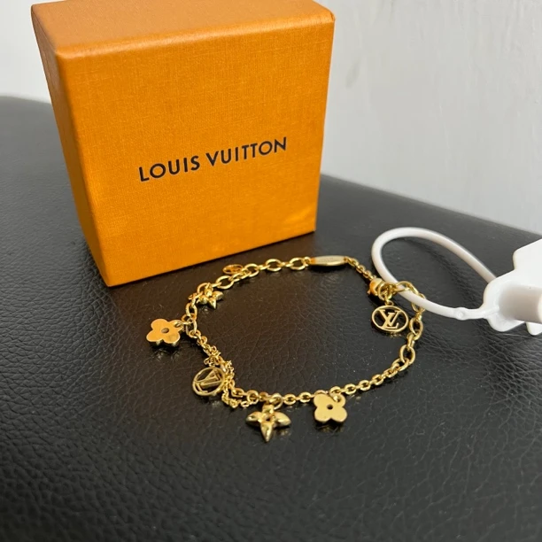 95新 LouisVuitton/路易威登 捐金沉珠/手链