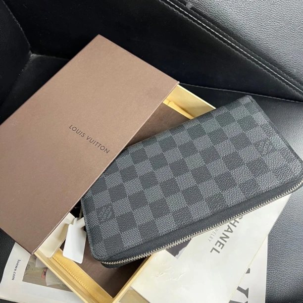 95新 LouisVuitton/路易威登 捐金沉珠/棋盘格钱包