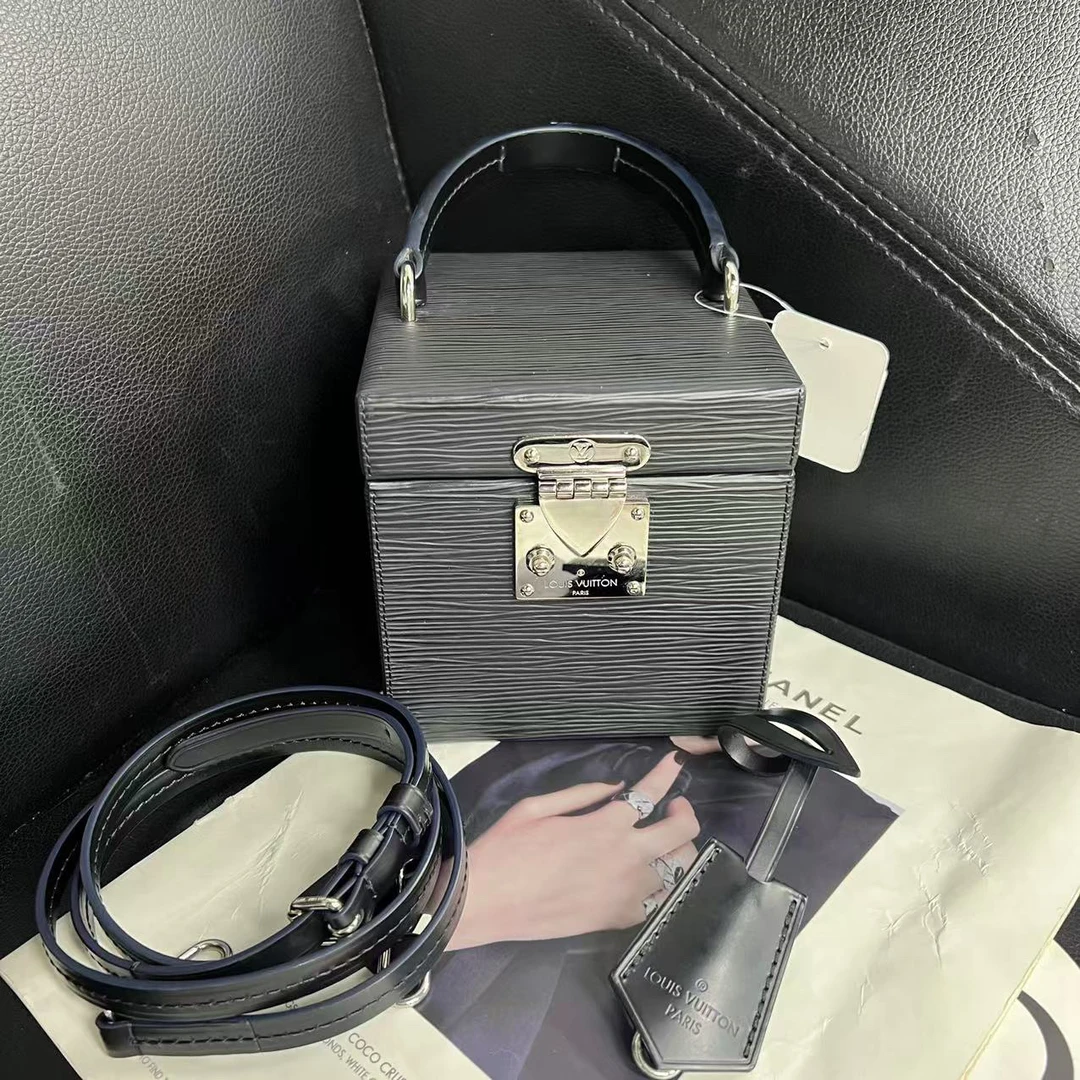 95新 LouisVuitton/路易威登 捐金沉珠/水波纹盒子包