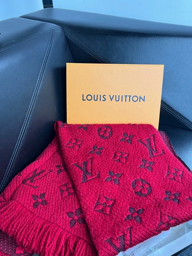 95新 LouisVuitton/路易威登 捐金沉珠/围巾经典