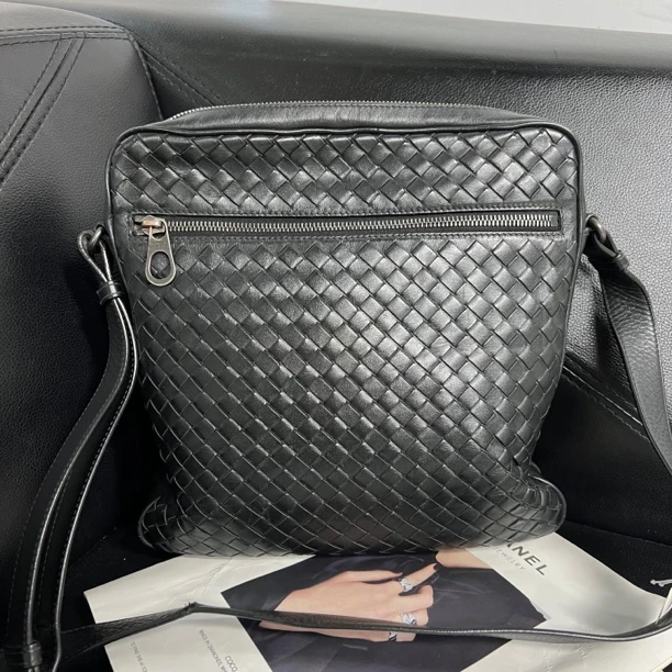 95新 BOTTEGA VENETA/葆蝶家 捐金沉珠/黑色编织单肩包