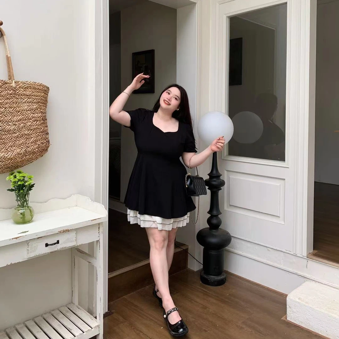 【黑天鹅】微胖大码显瘦气质黑色法式方领连衣裙小黑裙女装连衣裙