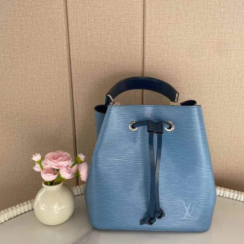 95新 LouisVuitton/路易威登 浅蓝色水波纹水桶包/优尔精选/52354