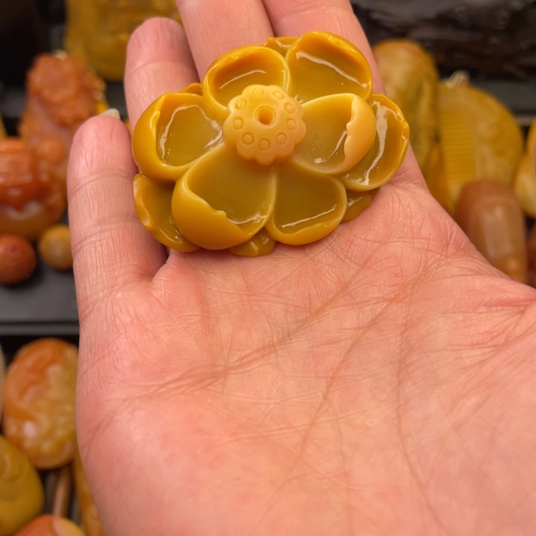 【闪购商品】石英质玉黄蜡石挂件未镶嵌两****天