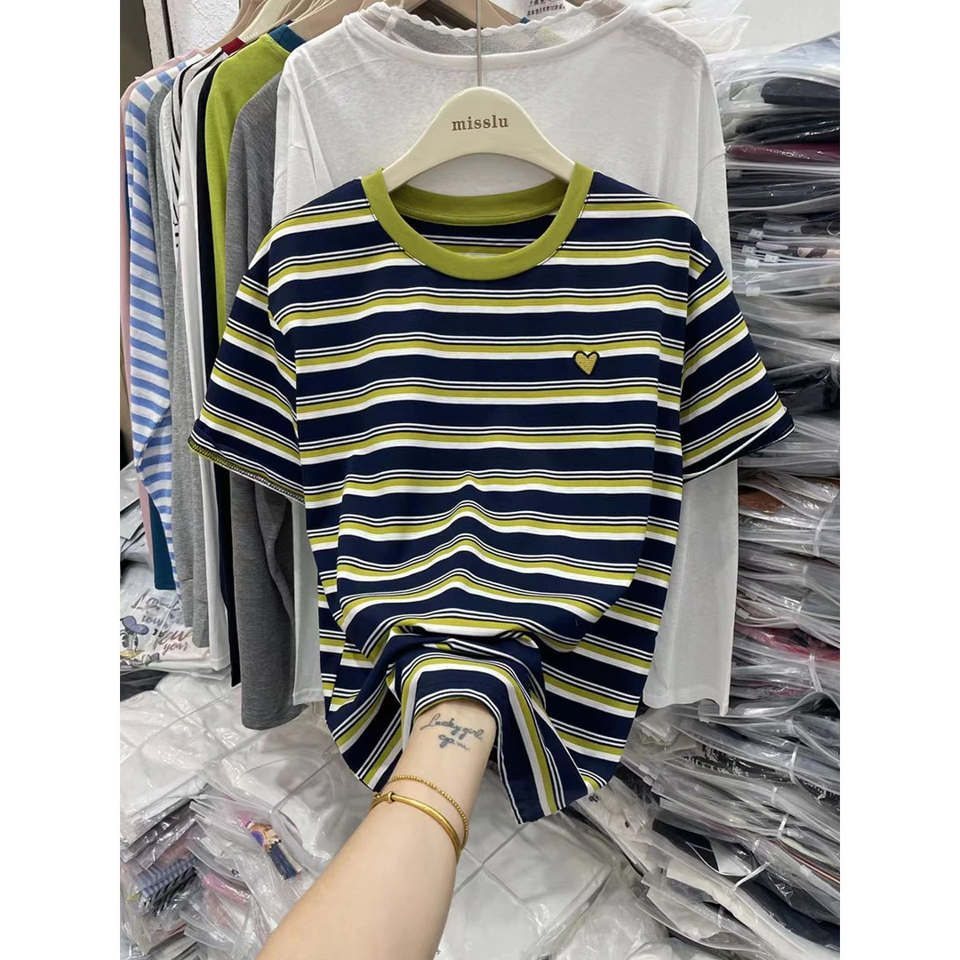 胖mm240斤大码设计感撞色条纹刺绣爱心短袖女夏季宽松百搭T恤上衣