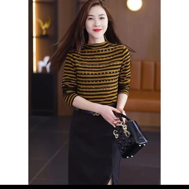 【玮欣】烫钻印花长袖上衣秋冬新款妈妈装条纹气质时尚打底衫女