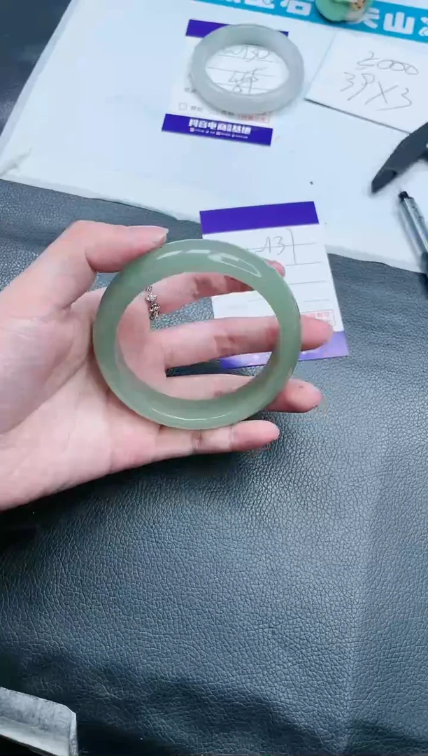 【闪购商品】石英质玉手镯未镶嵌5W131-61