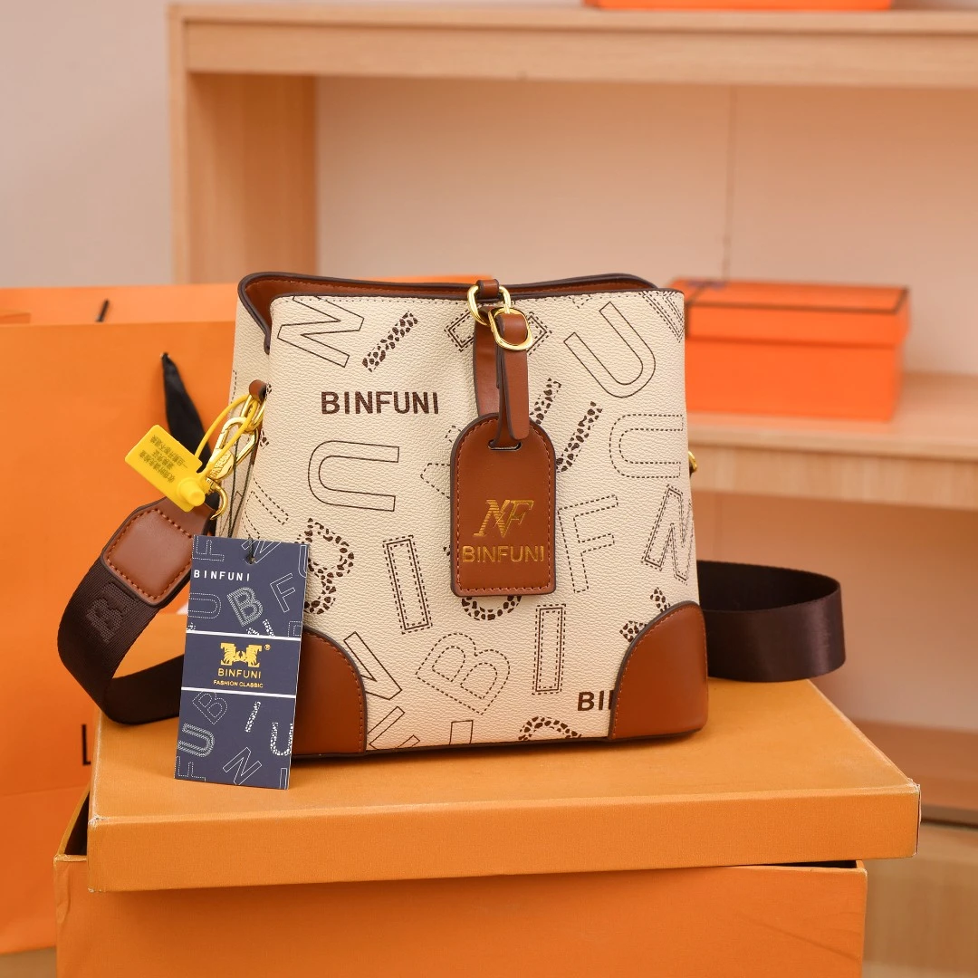 2023新款潮流时尚复古百搭高级感印花大容量单肩斜跨水桶包网红