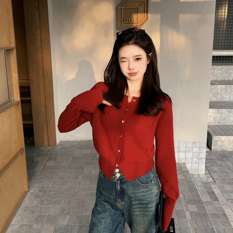 秋冬女装洋气网红外穿过年红色针织开衫打底毛衣气质短款内搭上衣