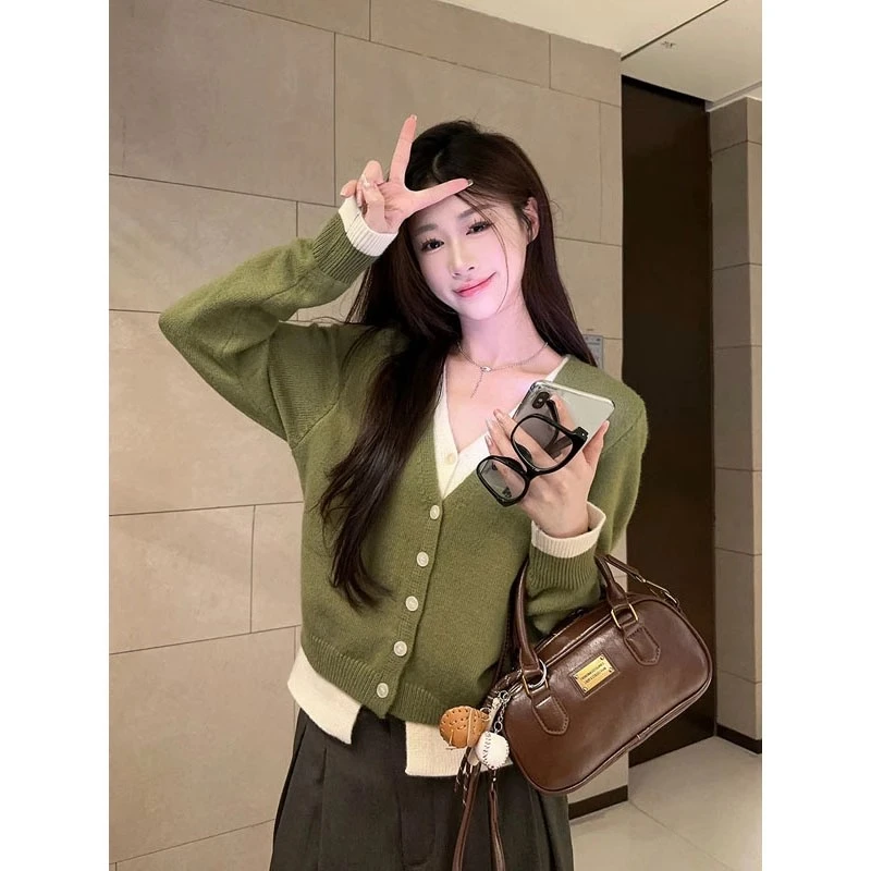 秋冬女装洋气绿色假两件v领长袖针织开衫女内搭毛衣短款打底上衣