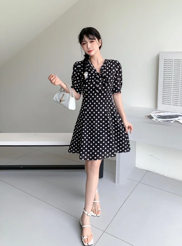 ANYUMO/安妤茉8050新款V领泡泡袖波点连衣裙时尚甜美小个子女夏