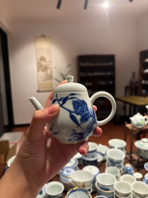 景德镇陶瓷单翠壶