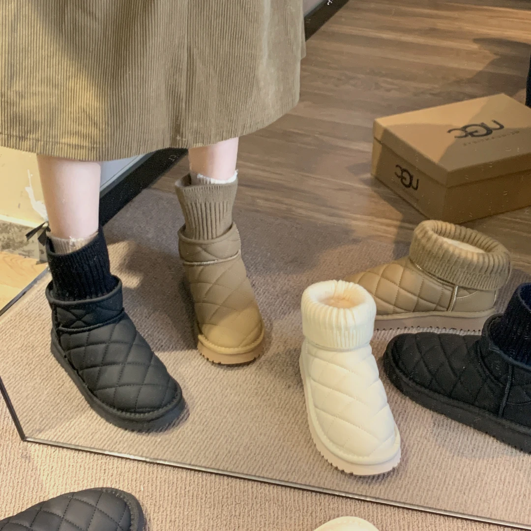 贾不假品牌-菱格短筒雪地靴女2023冬季新款网红两穿加绒百搭袜靴