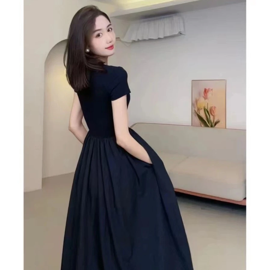 黑天鹅夏季小众设计感方领黑色短袖法式内搭收腰显瘦连衣裙气质女