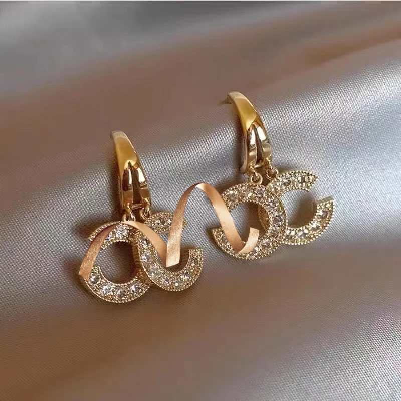 锌合金仿水晶耳饰 时尚气质灵动双字母C小众设计感百搭耳环轻奢