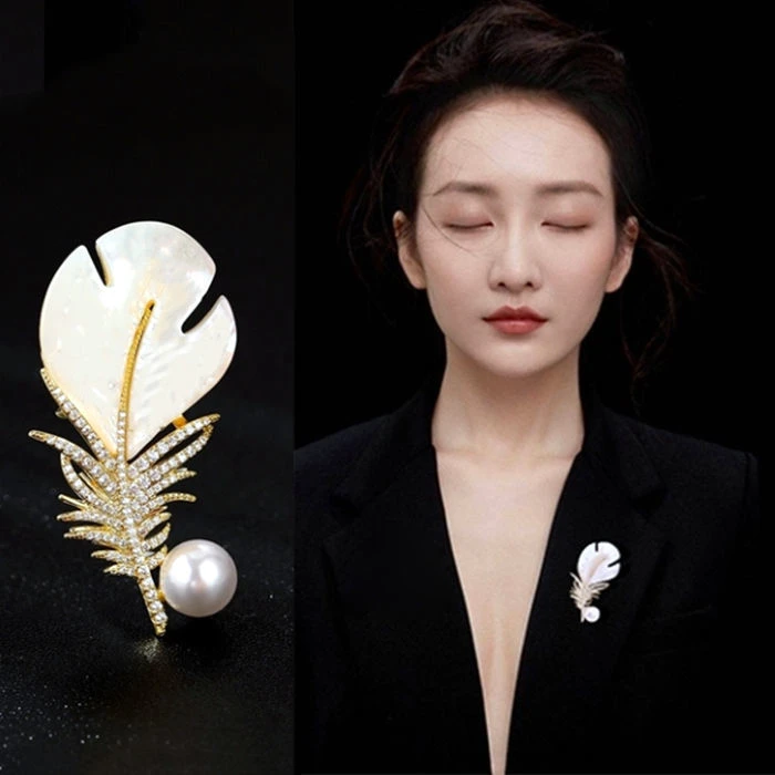 合金仿珍珠胸针 高档女精致设计感西装胸花女款小众防走光别针款
