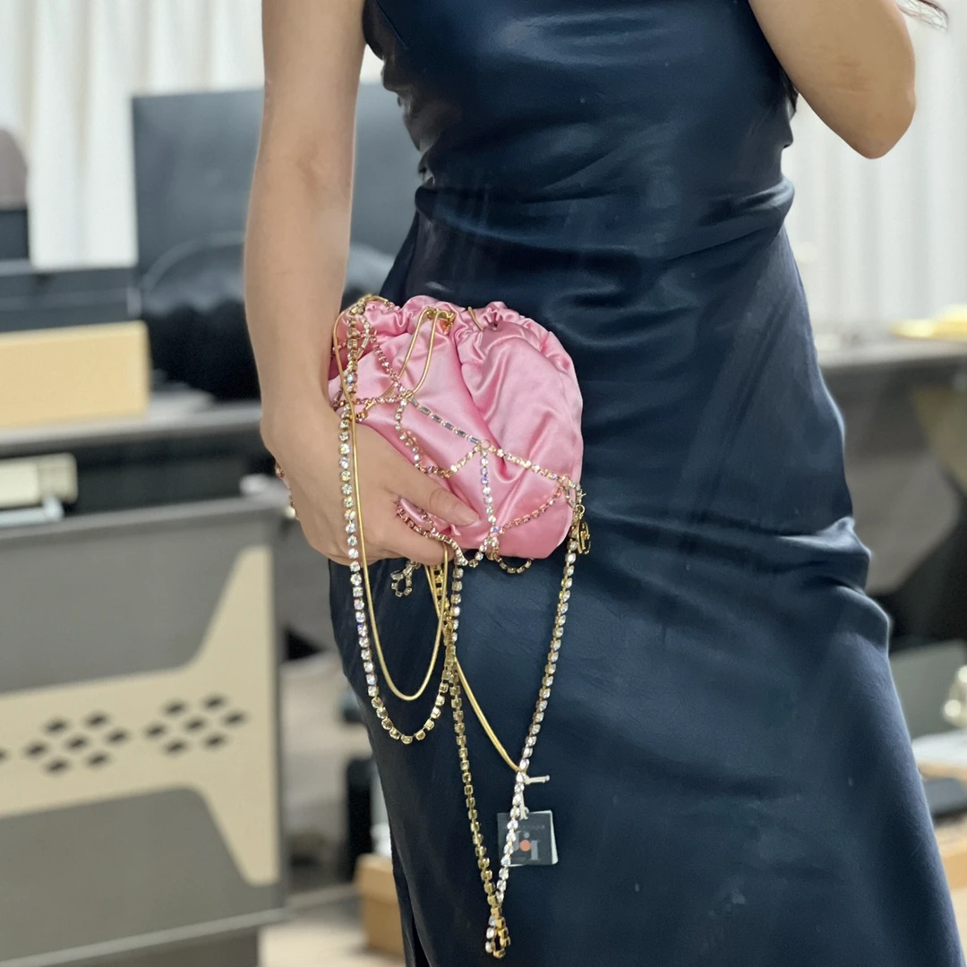 （秀姐女装）全新Rosantica钻链丝巾包RAGB00016