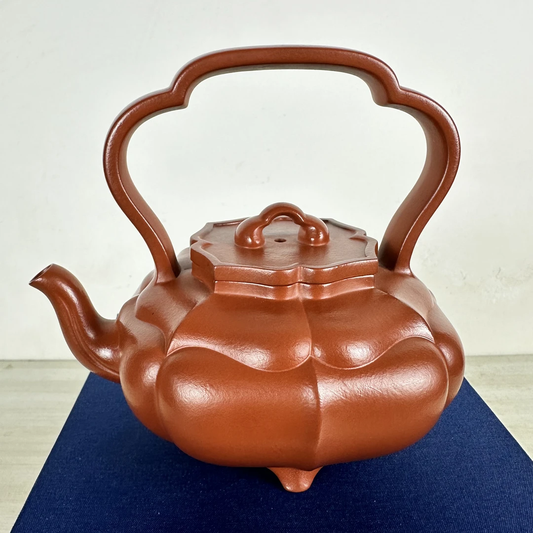 全手三足提梁紫砂壶400c长14厘米直径8厘米高14厘米朱泥14孔出水